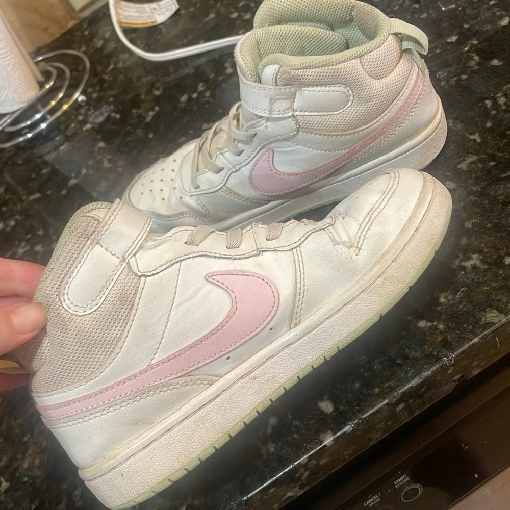 Nike Court Borough Midi Sneakers! Size 2.5